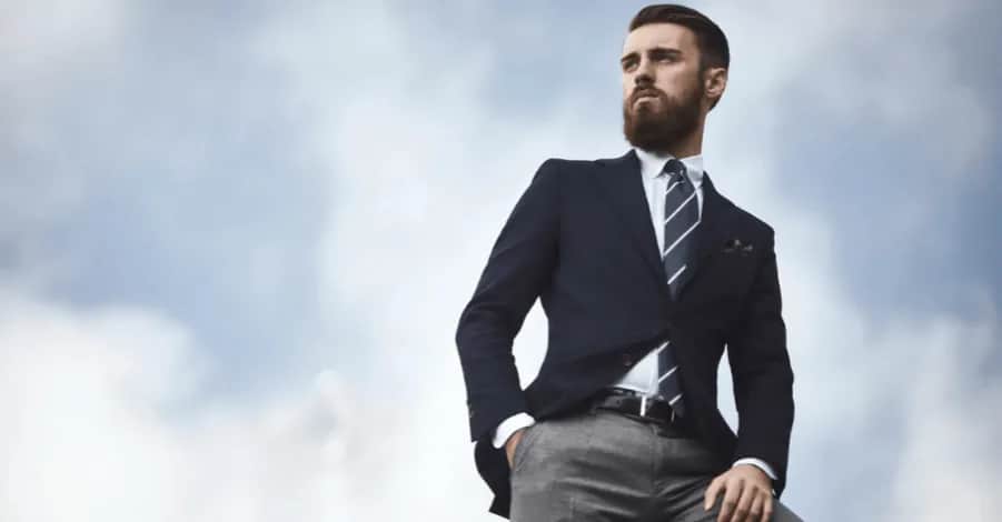 Jaką bluzkę wybrać do granatowej marynarki, aby wyglądać stylowo?