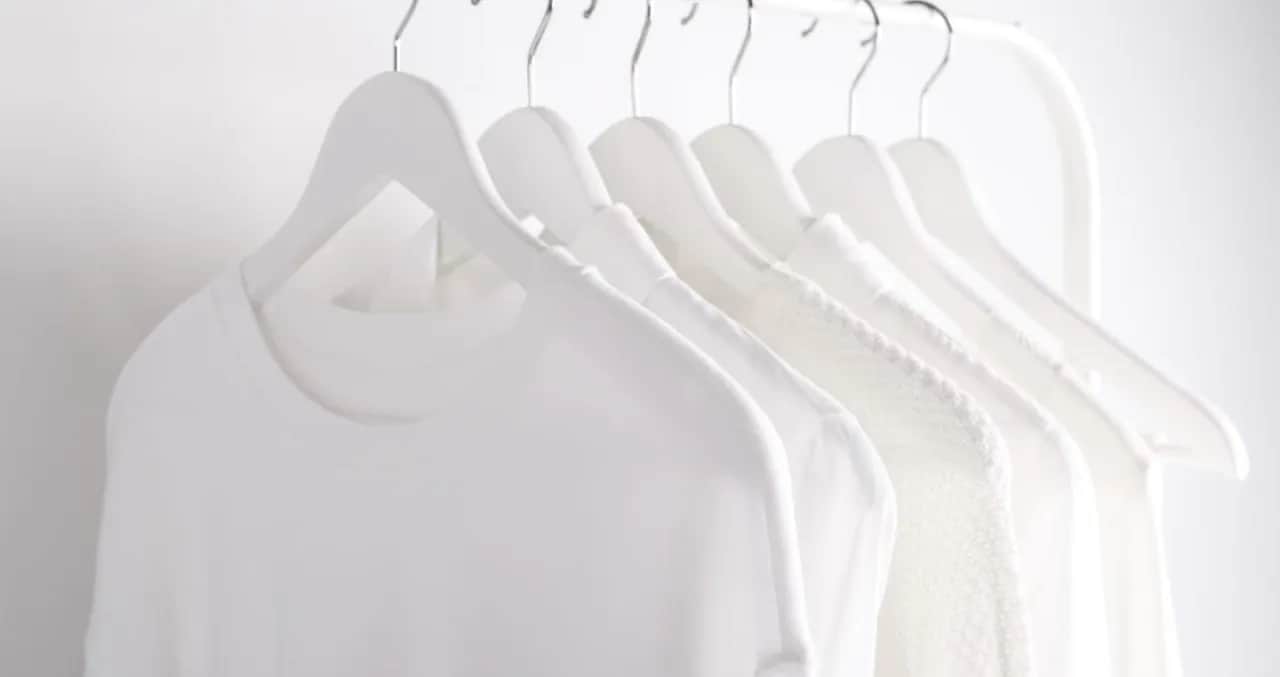 Skuteczne sposoby na wybielanie koszuli, które naprawdę działają