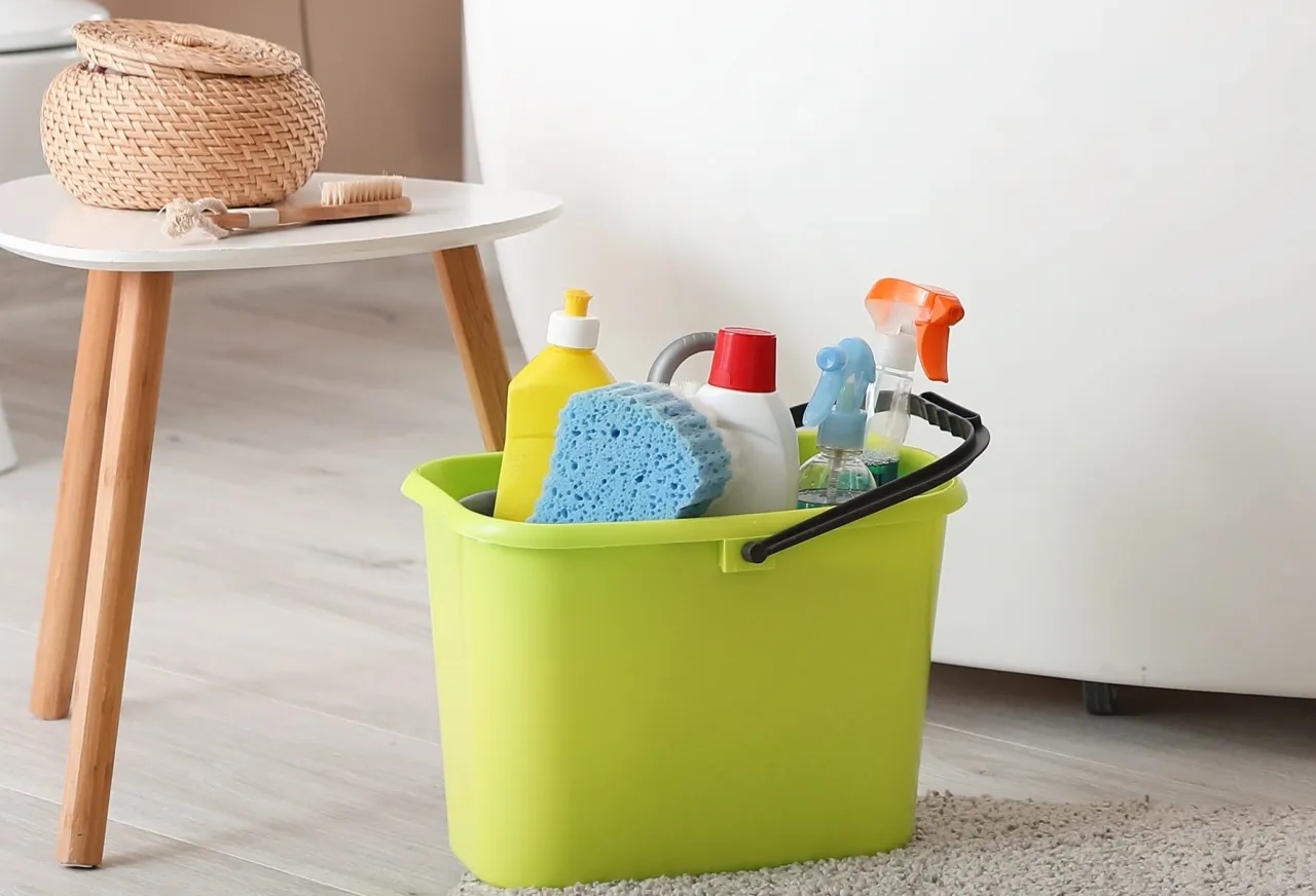 Skuteczne sposoby na to, czym zmyć pisak z bluzki bez plam